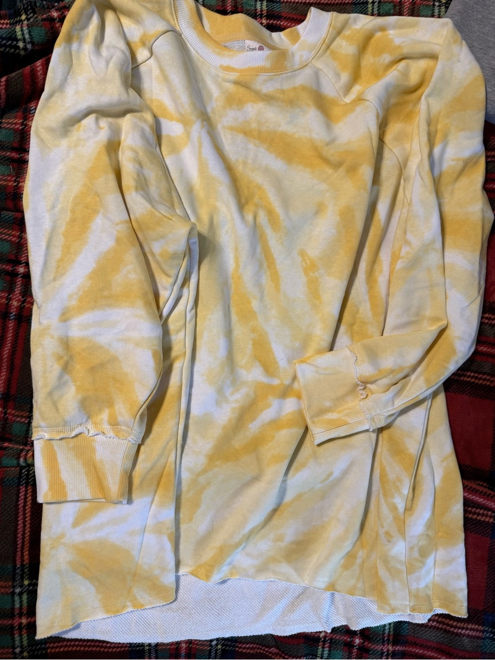 Secret Treasures Yellow and White Tie-Dye Pullover